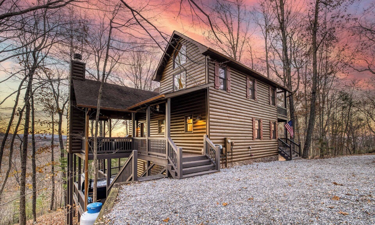 Ridges Over the Lake Cabin | The Looking Glass - pets-view-fireplaces-hot tub