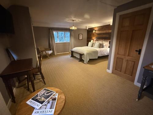Abbess Roding Hotel | The Lord Raglan