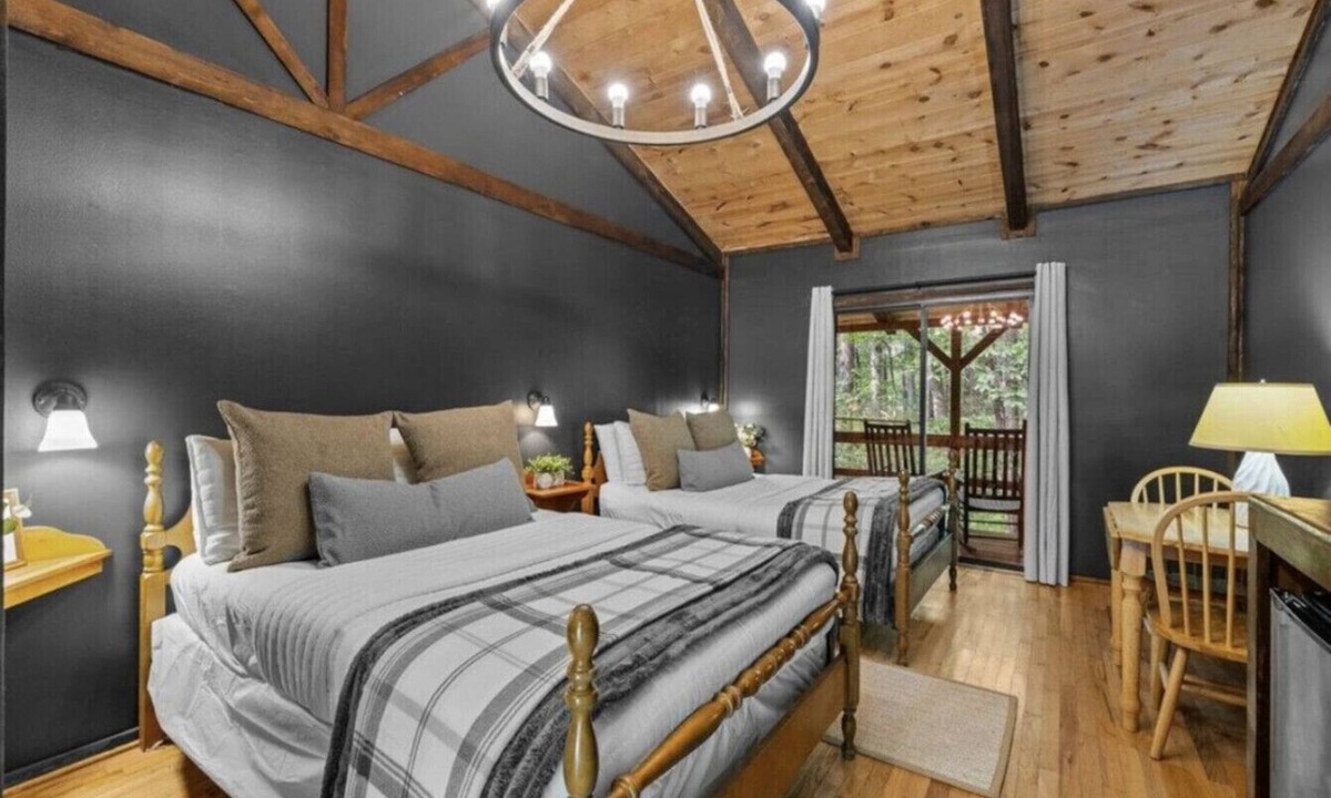 Sautee Nacoochee Bed & Breakfast | The Lost Compass - Suite #2 - Cozy Cabin Retreat