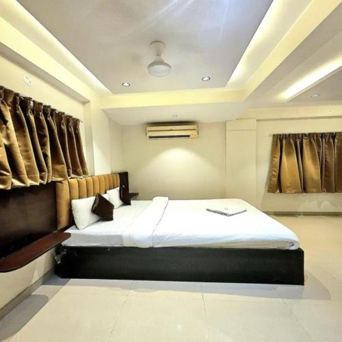 Hadapsar Hotel | The Lotus