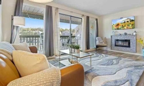 Village of Four Seasons House | The Luxe Lakefront