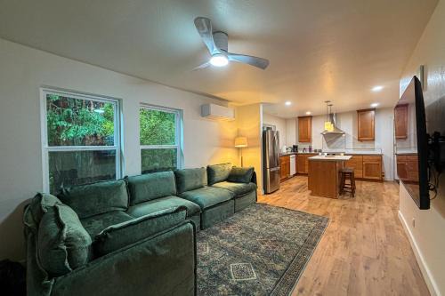 Jacoby Creek House | The Magnolia Meadow Retreat