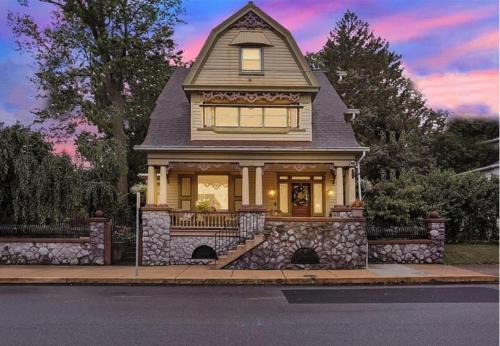 Manheim Bed & Breakfast | The Manheim Manor