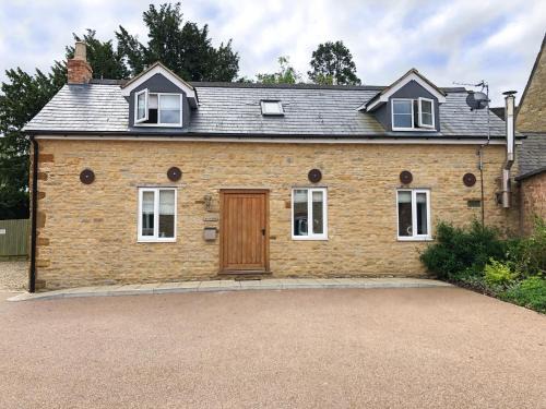 Earls Barton House | The Manor Barn