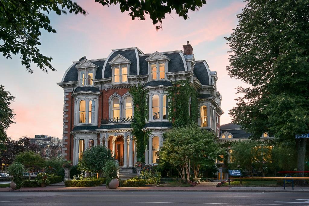 Downtown Buffalo Hotel | The Mansion on Delaware Avenue