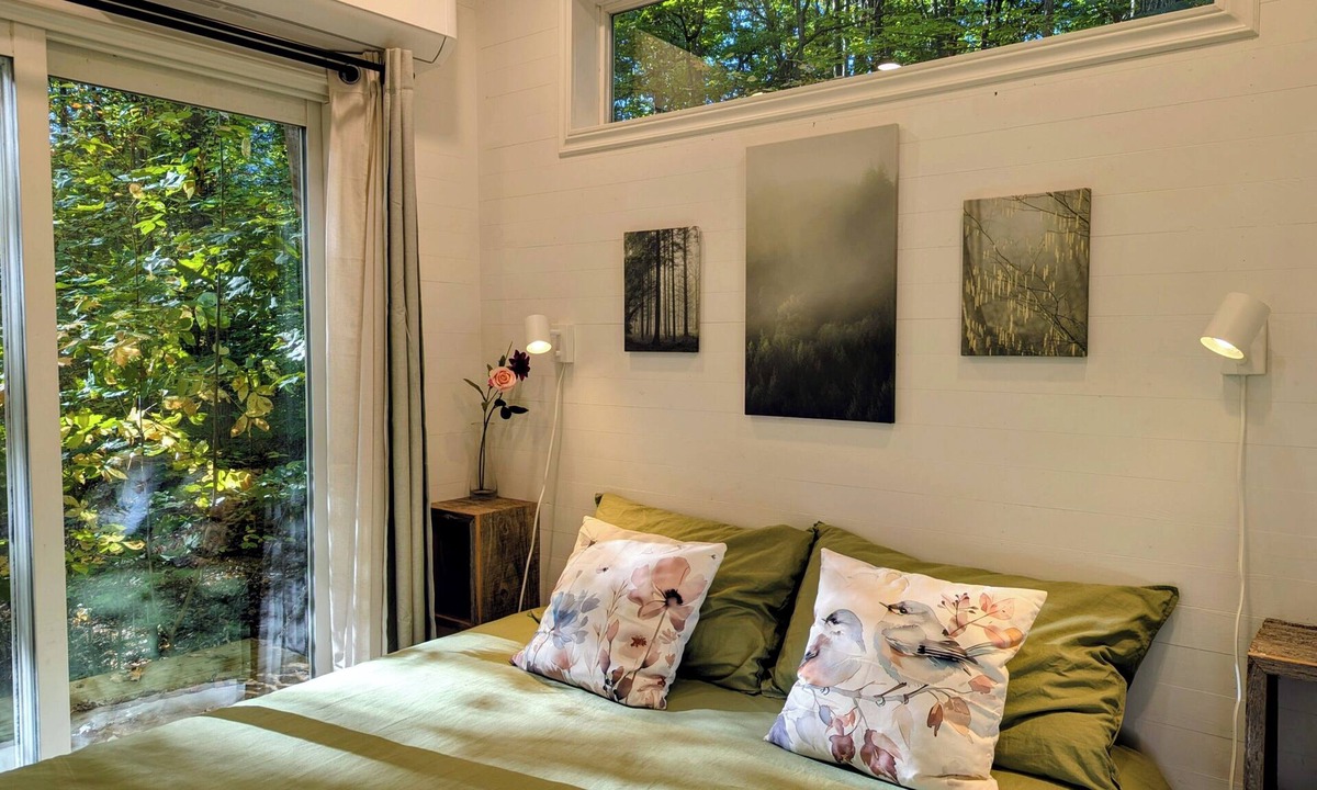 West Lincoln Cabin | The Maple Nook