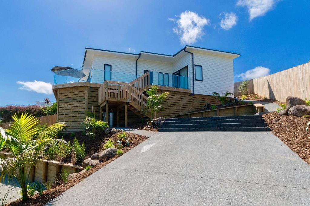 Cable Bay House | The Mariner's Post - Cable Bay Holiday Home