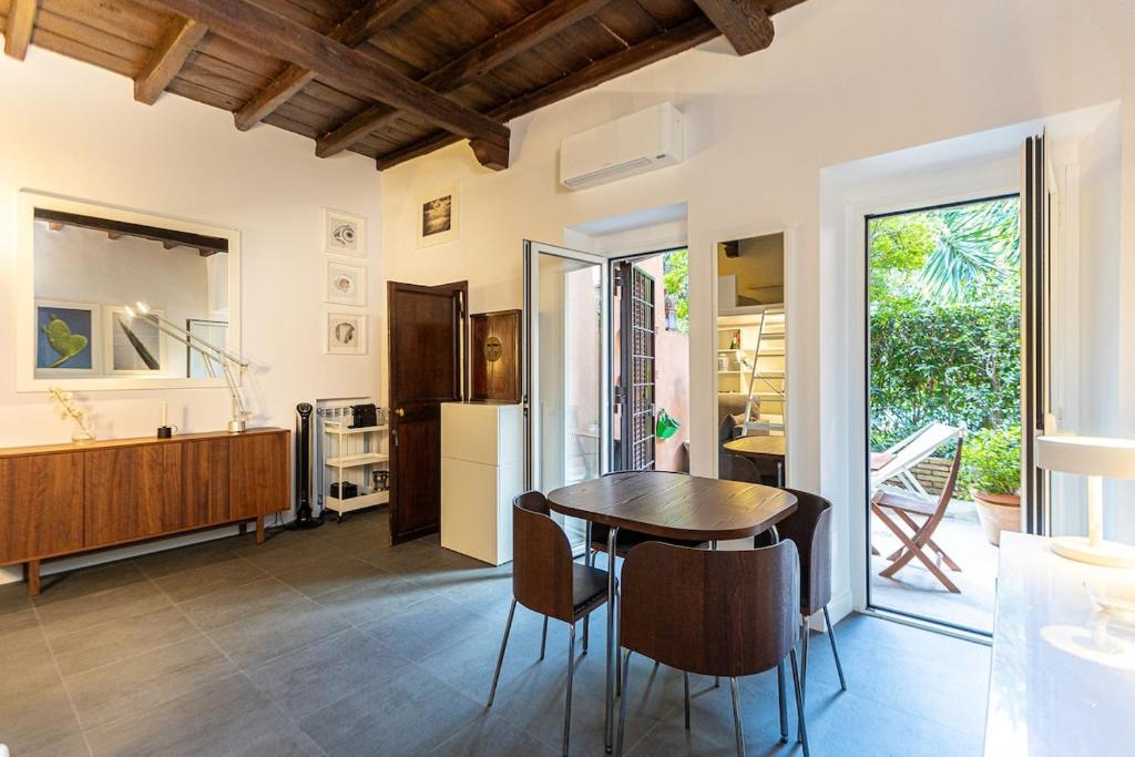 Trastevere Apartment | The Melograno Apartment