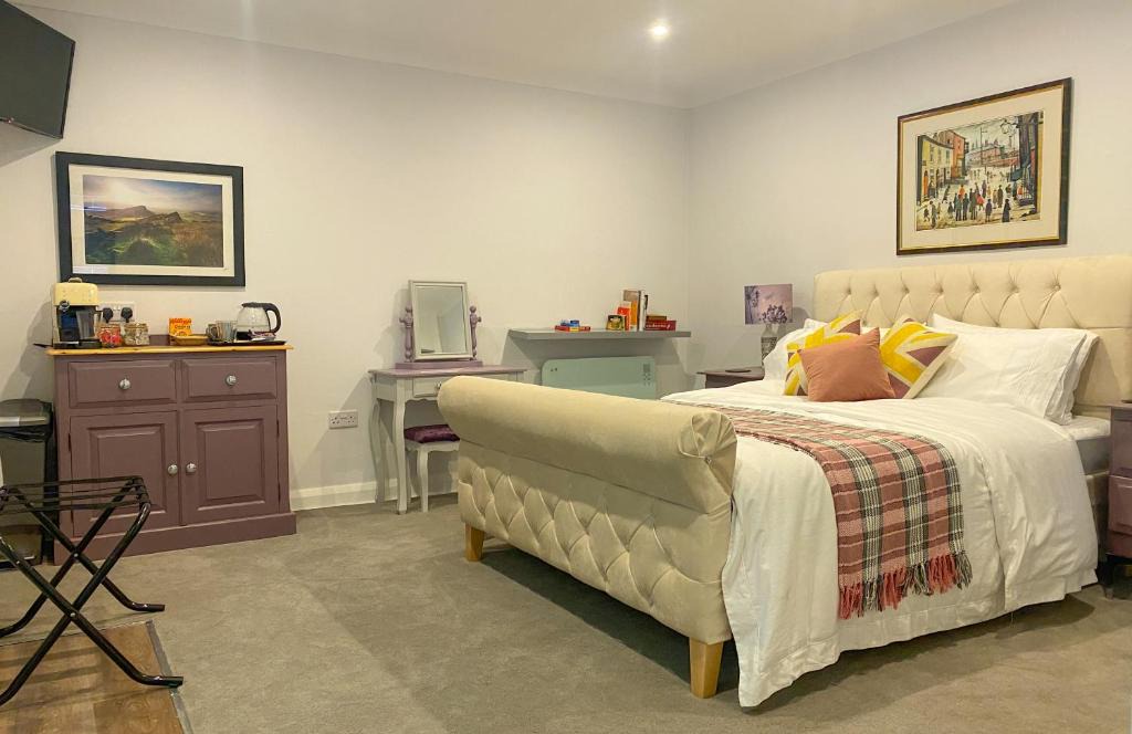 Macclesfield House | The Midway