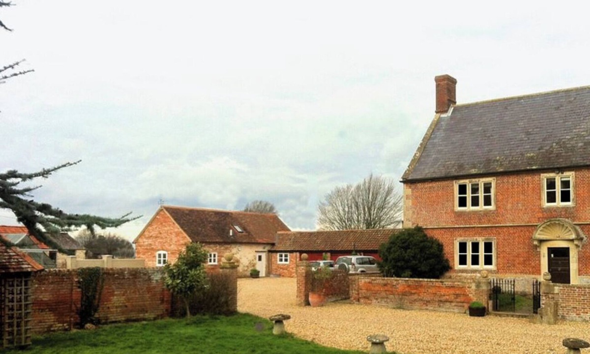 Erlestoke Cottage | The Milk House, beautiful dairy cottage, pet friendly and beautiful views