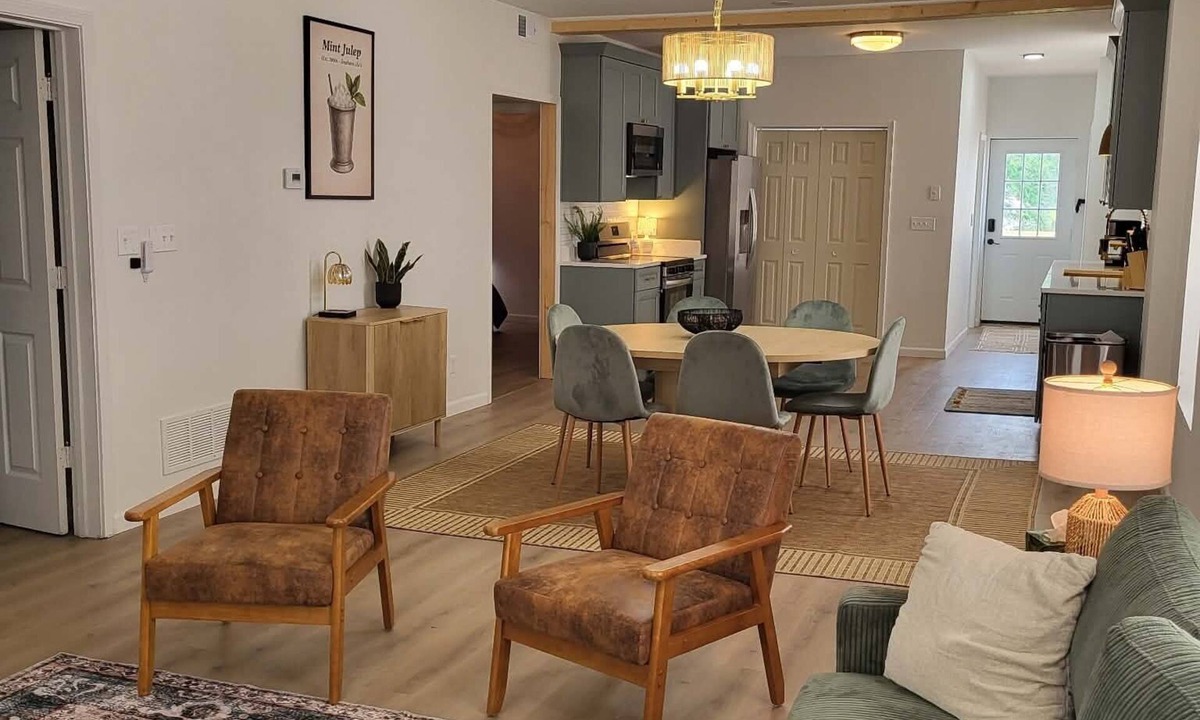Henderson Apartment | The Mint Julep! 3BD 2BA Next to Brewery