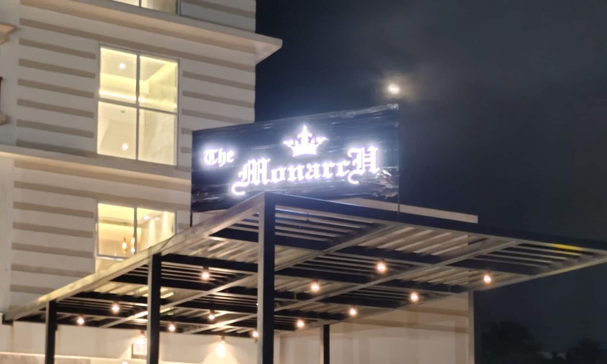 Rabale Hotel | The Monarch