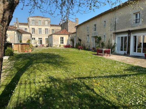 Chateauneuf-sur-Charente House | The Monet