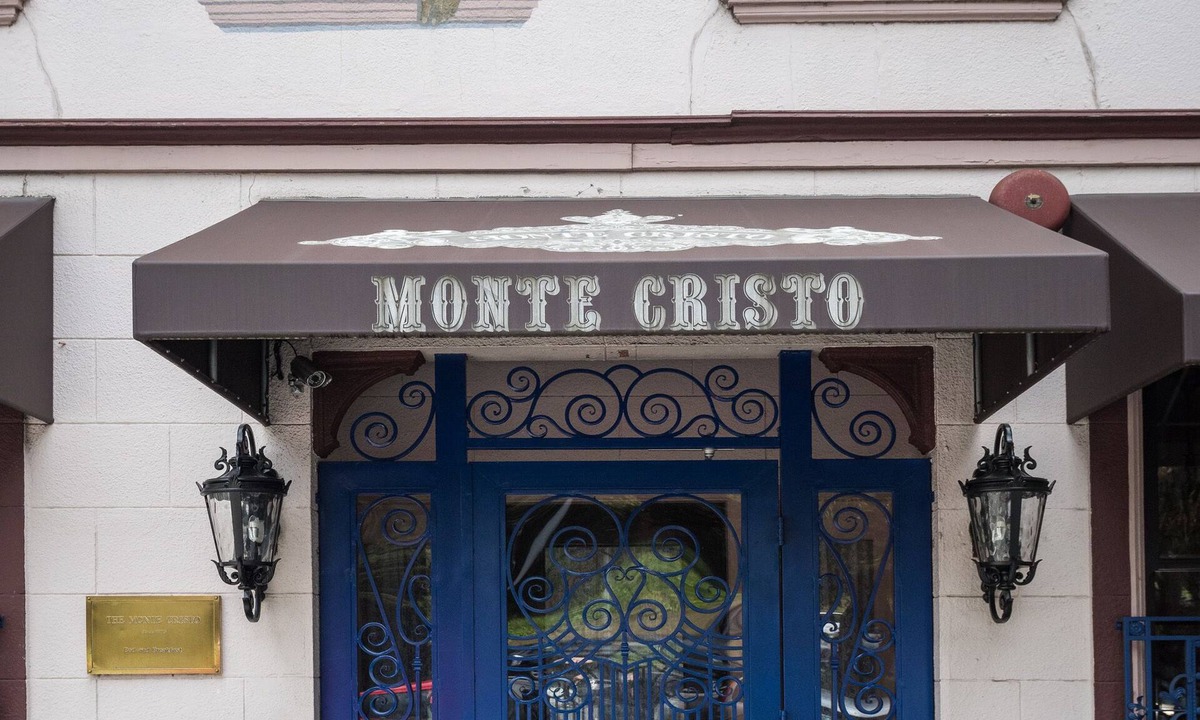 Lower Pacific Heights Bed & Breakfast | The Monte Cristo