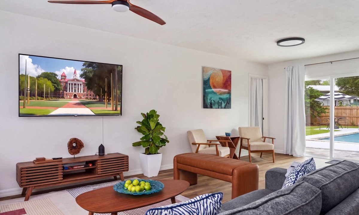Gainesville House | The Monterey | Private Pool Grill 4 King Beds