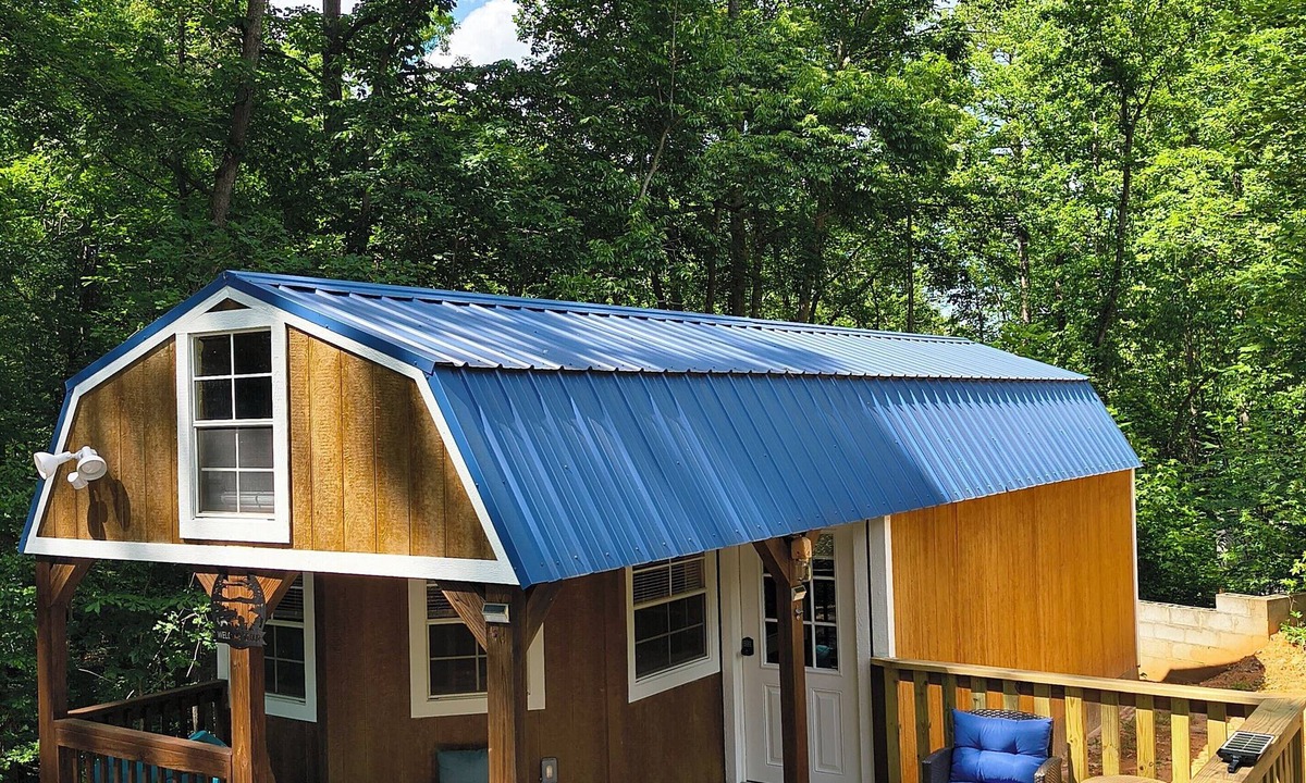 Townville Cabin | The Moose Lodge, located on Lake Hartwell, in Townville SC. Sleeps 6 guest.