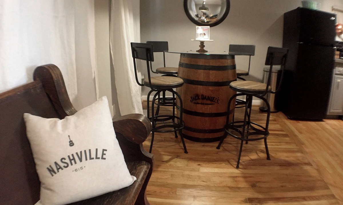 Hillsboro West End Condo | "The Nashville Local" in Hillsboro Village, walk to Vandy & Belmont Universities
