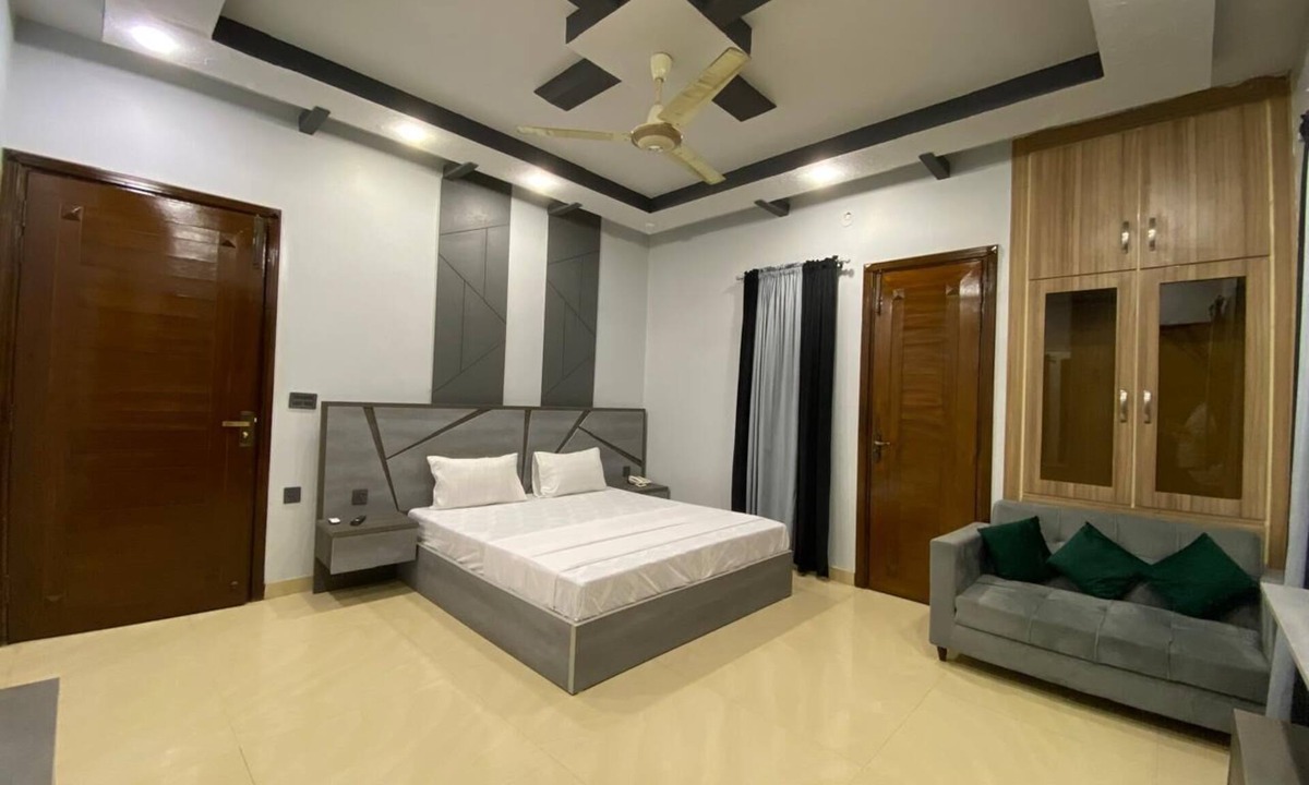 Gulshan-e-Iqbal House | The Nest Guest House IV