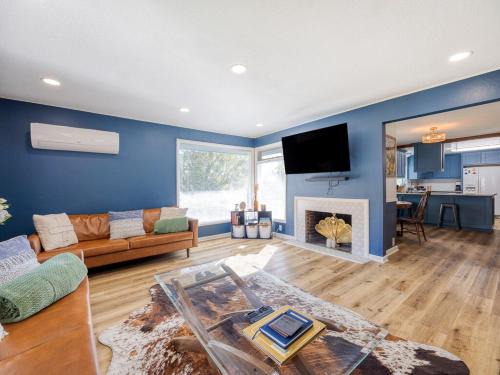 Altamont House | The Nest with Firepit & Backyard Oasis