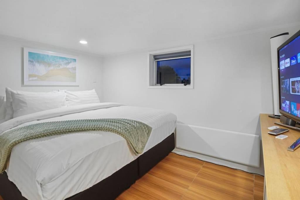 Henderson Apartment | The Nifty Nook Studio with Parking and Wi-fi
