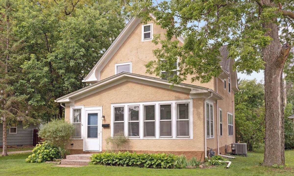 Richfield House | The Nightingale · King Bed l 5 min to MOA l 75 & 65 HDTV I Ping Pong