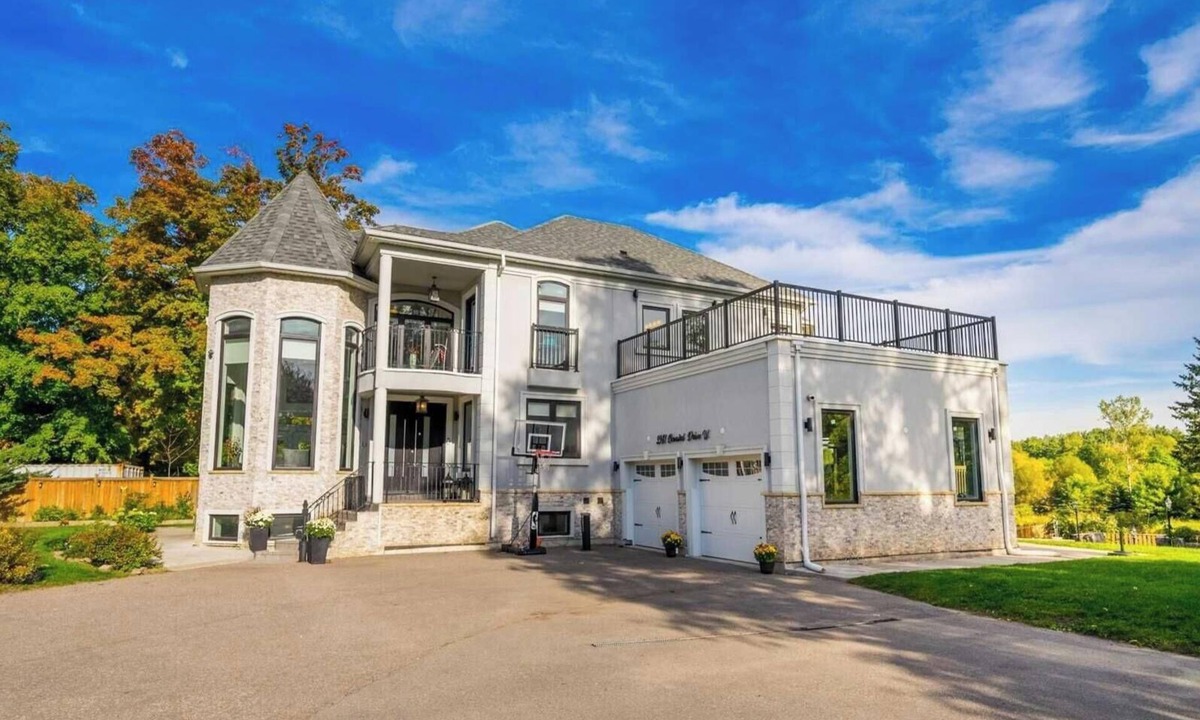 Brampton House | The Norval Villa | Perfect for Weddings, Parties & Holiday Getaways