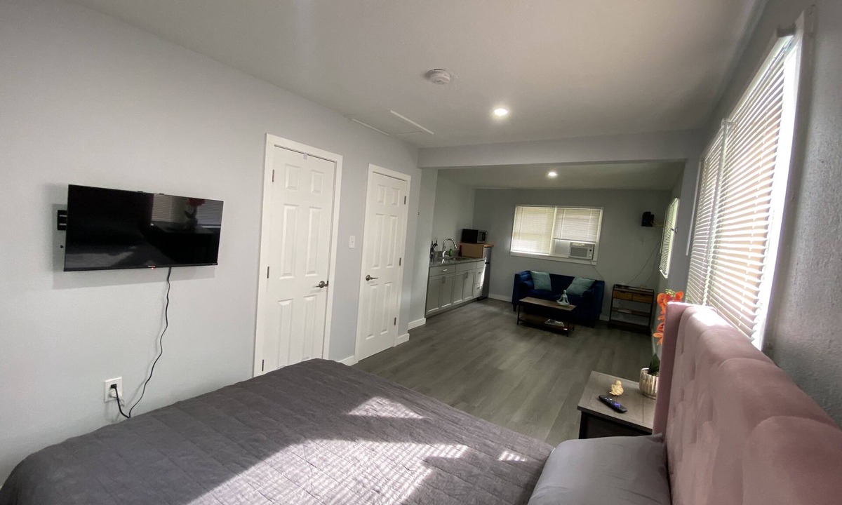 Sanford Apartment | The Oasis