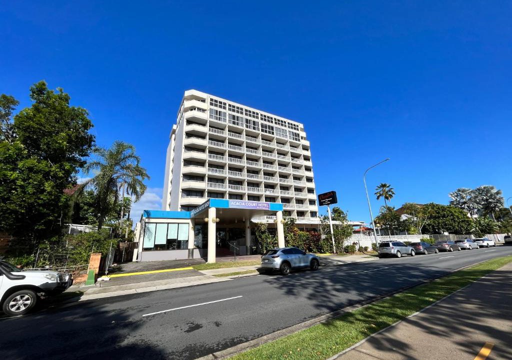 Cairns North Hotel | The Oceanfront