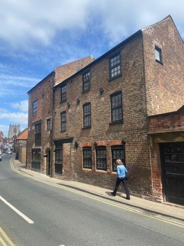 Beverley Apartment | The Old Bakehouse, central historical Beverley