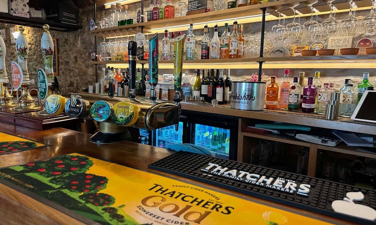 Hawkchurch Hotel | The Old Inn