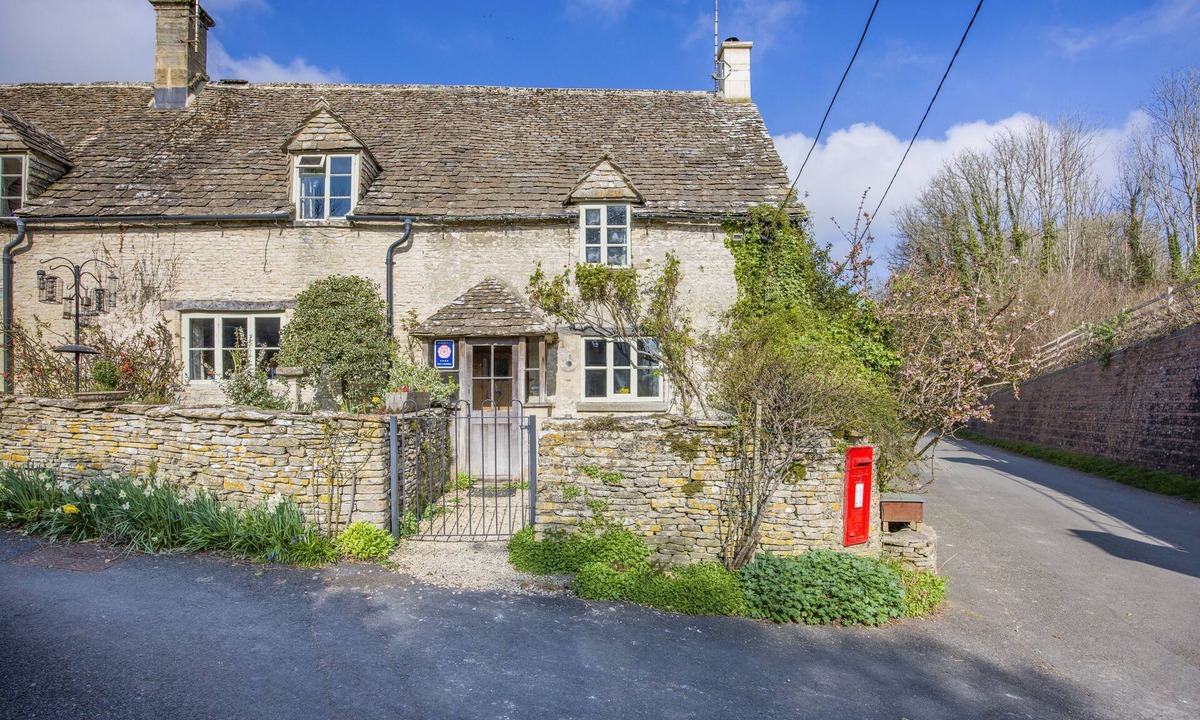 Rendcomb House | The Old Post Office - Chedworth