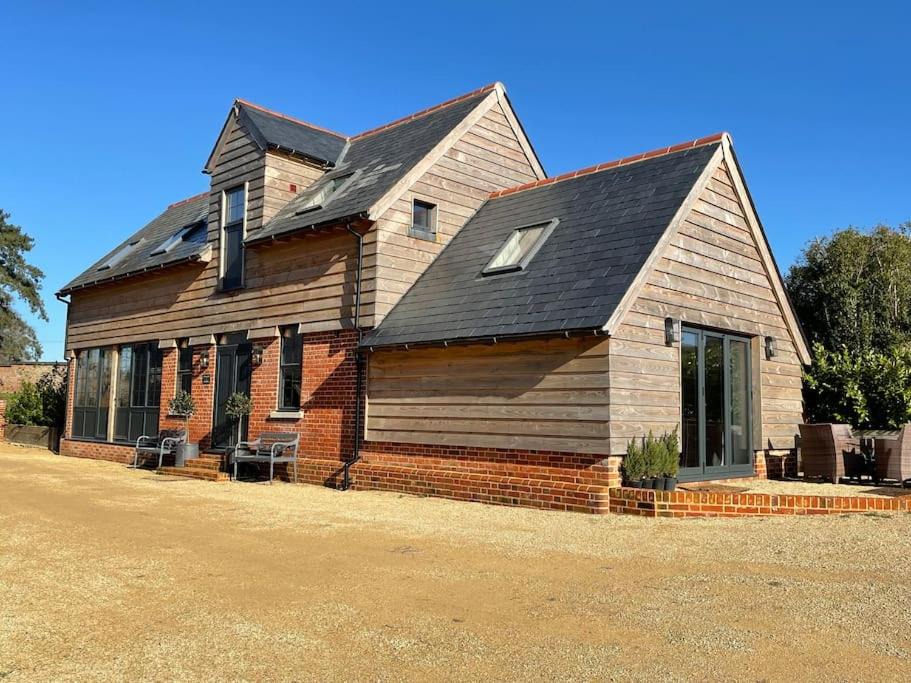 Salisbury House | The Old Stables