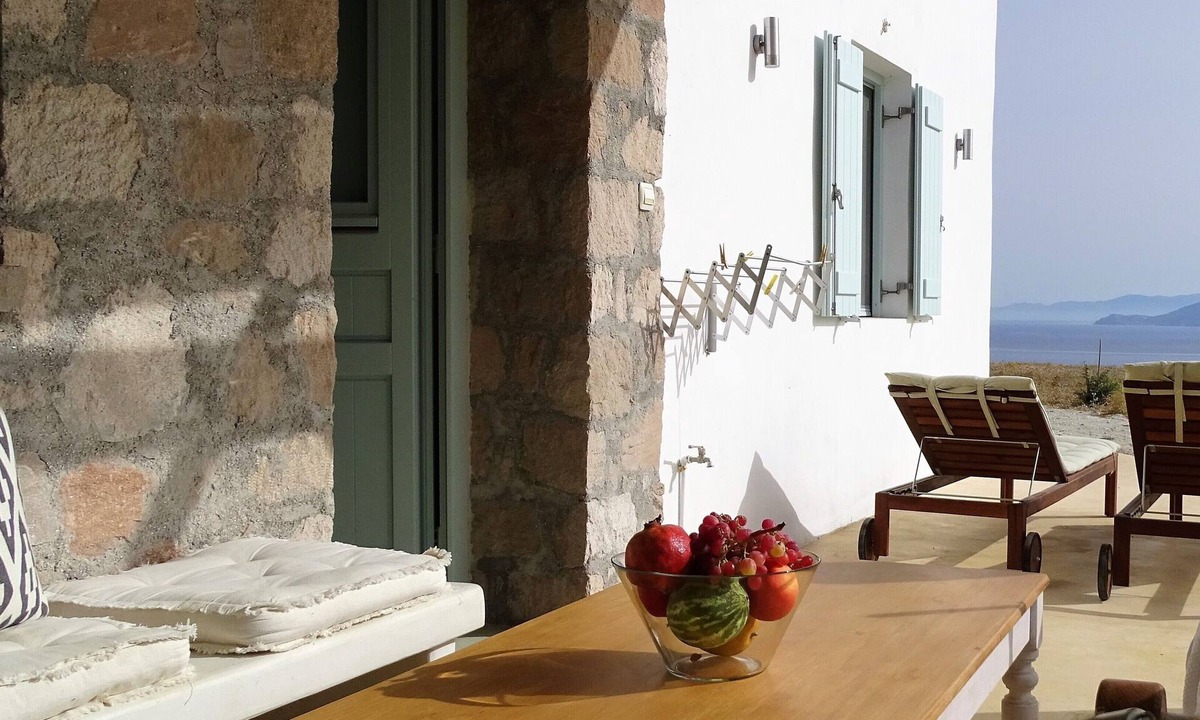 Mandrakia House | "The Olive Tree"Traditional house with sea view families/couples House2