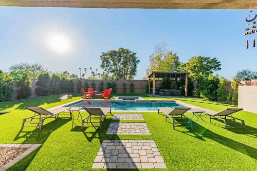 Glendale House | The One Glendale Pool & Spa State Farm