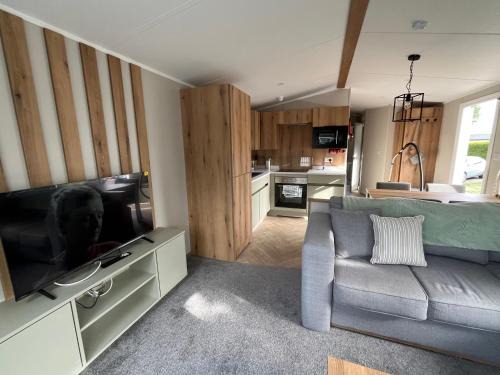 Brightlingsea Apartment | The Orchards modern caravan