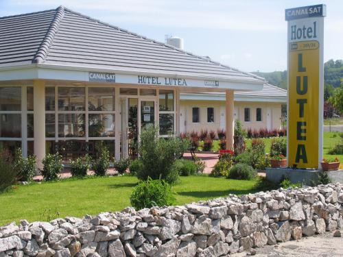 Riom-es-Montagnes Hotel | The Originals Access, Hôtel Le Lutéa