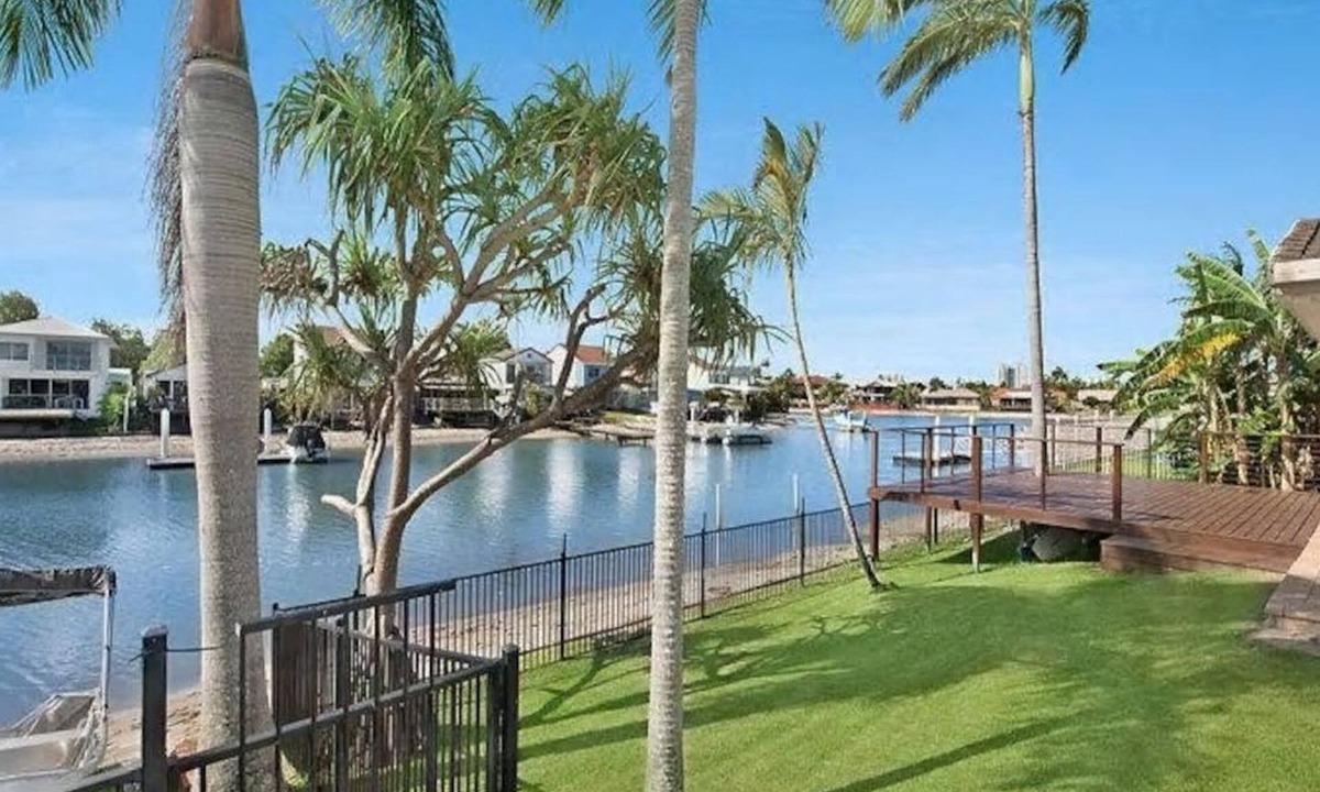 Mooloolaba House | The Palms Mooloolaba Water front home
