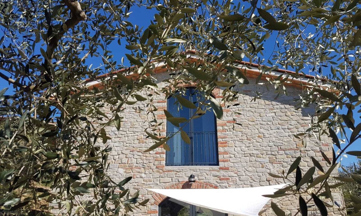 Giugnano House | The panoramic barn in the Tuscan countryside