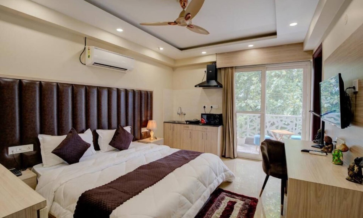 Sector 51 Apartment | The Paras Studio Serviced Apartments
