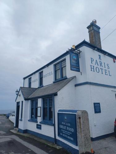 Coverack Bed & Breakfast | The Paris Hotel