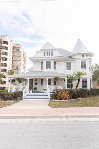 Cocoa Bed & Breakfast | The Parrish Grove Inn