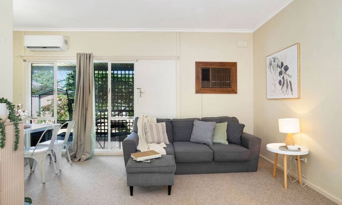 Elizabeth Vale House | The Peach Tree 2 Bed Home