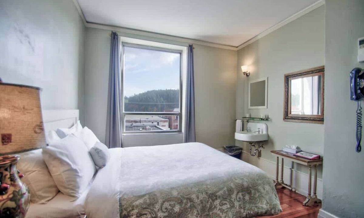 Centralia Bed & Breakfast | The Peak at Centralia Square | Room 309