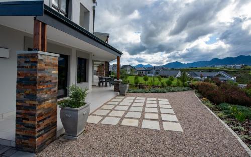 George Apartment | The Peaks - Kingswood Golf Estate