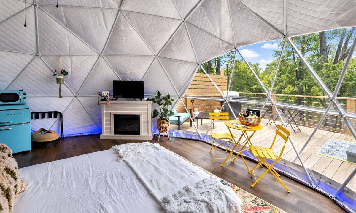 Logan Cabin | The Penguin Igloo: Unique Geodesic Dome in Hocking Hills with Hot Tub + Fire Pit