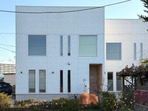 Inzai House | The Penguin