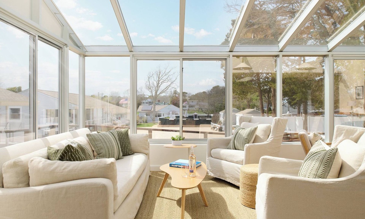 Hampton Bays Hotel | The Penny Lane