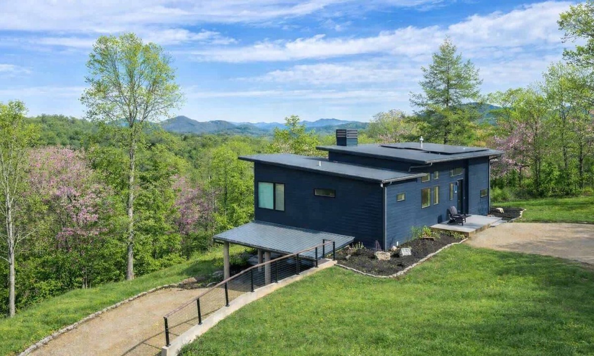 Young Harris House | The Perch | Poolside Modern Mountain Retreat