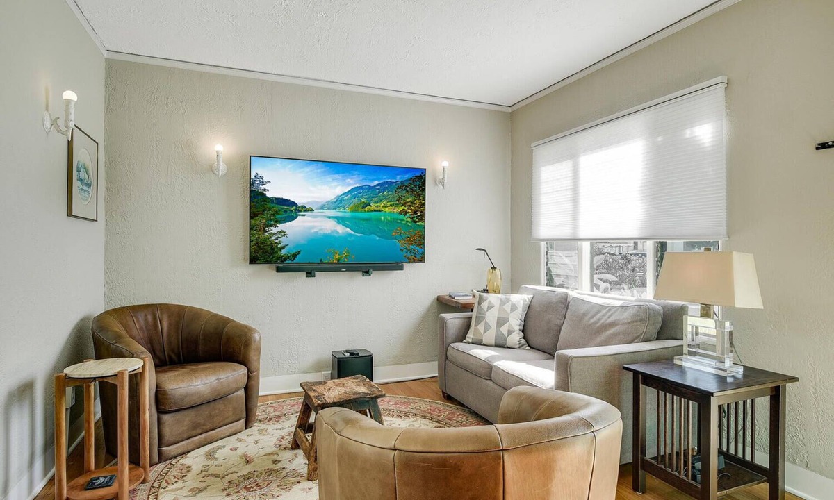 Coronado Cottage | The Perfect Coronado Retreat - Centrally located minutes from shops & the beach
