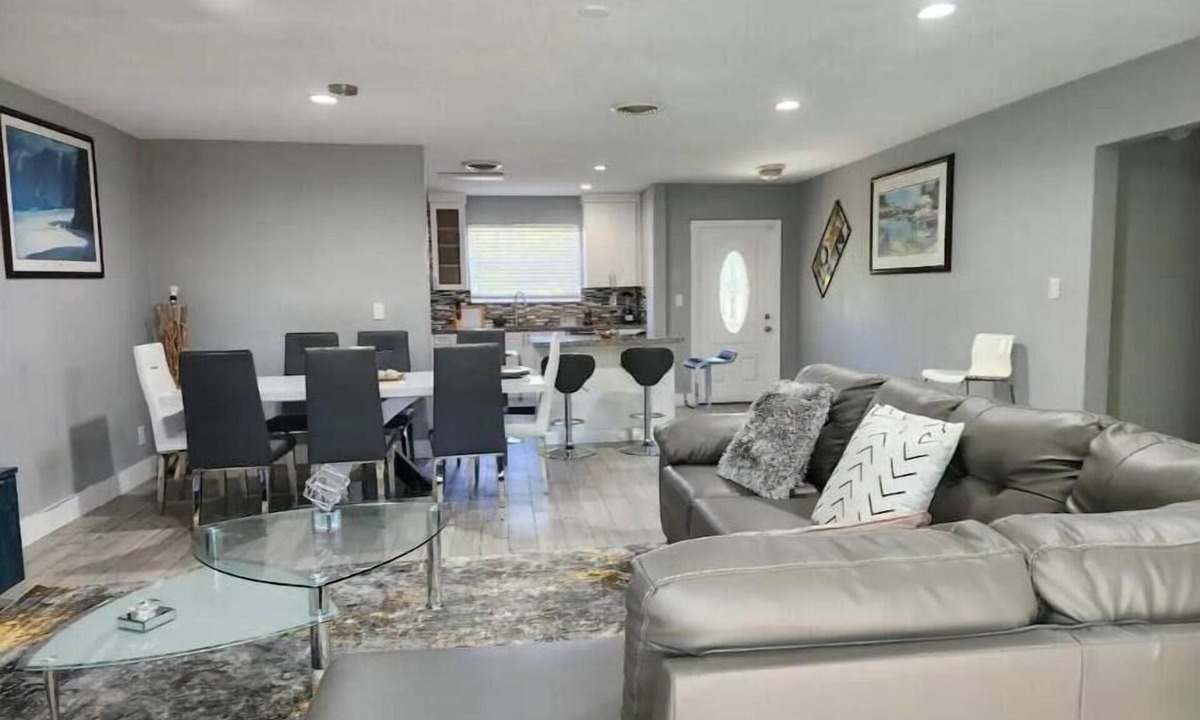 Ives Estates House | The Perfect Vacation Getaway !